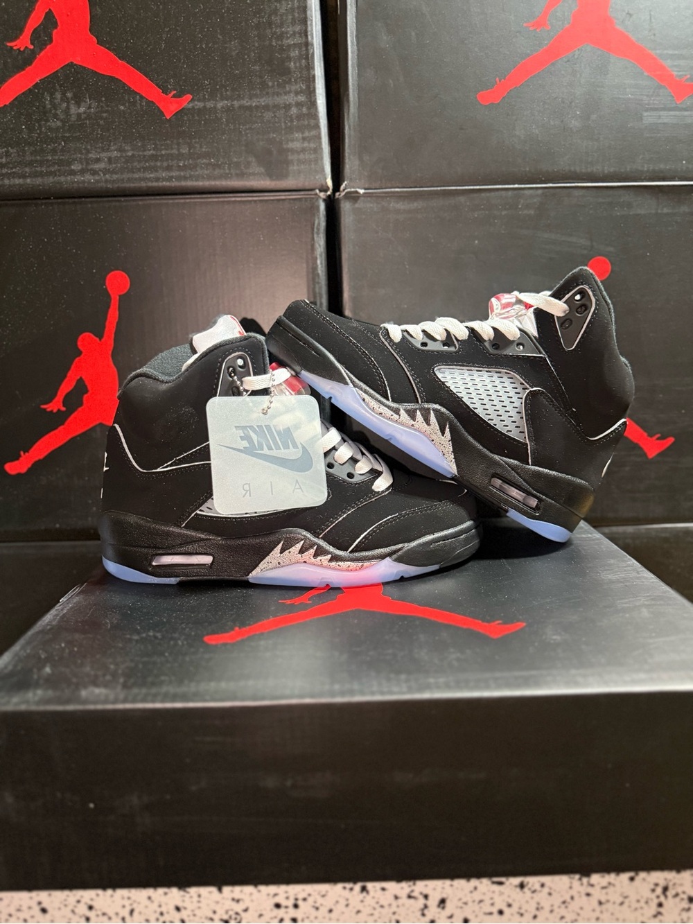 Air Jordan 5 Retro “Metallic Black” 2025 - Picture 2 of 6